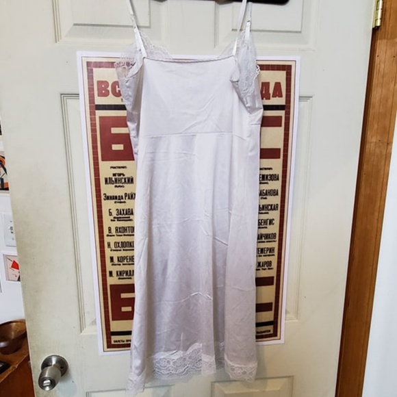 Lace and Roses Vintage Slip - Picture 4 of 4